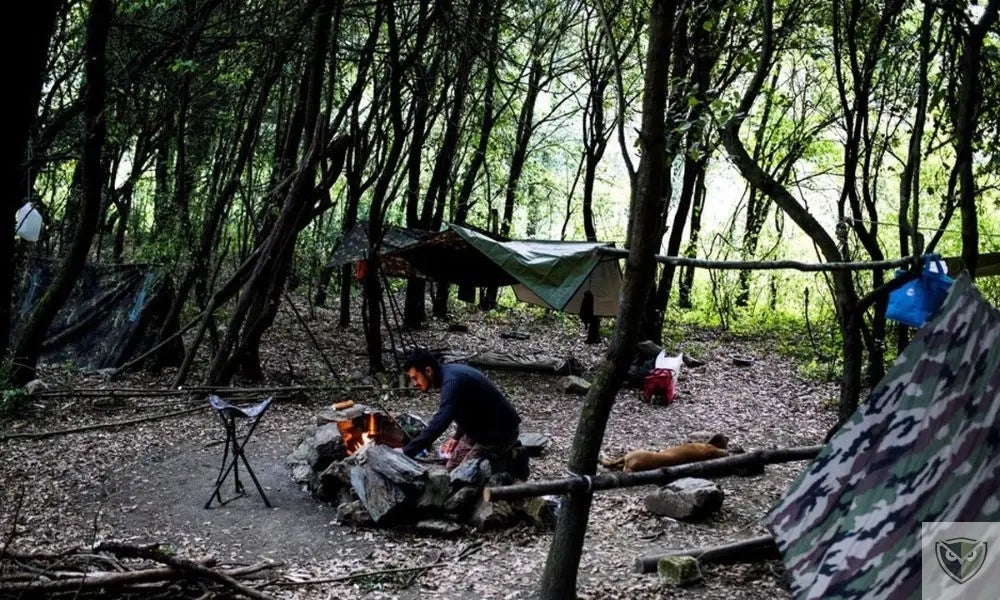 Survive Without Equipment: 5 Tips to Create Your Table and Utensils