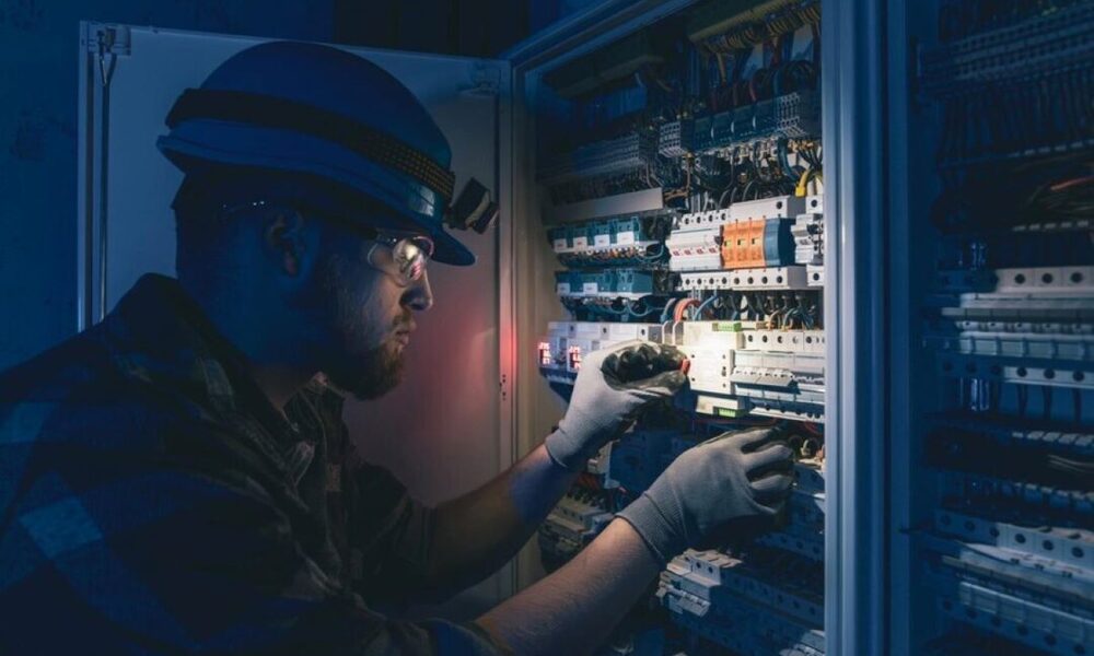 Extended power outage: 9 essential devices to stay self-sufficient